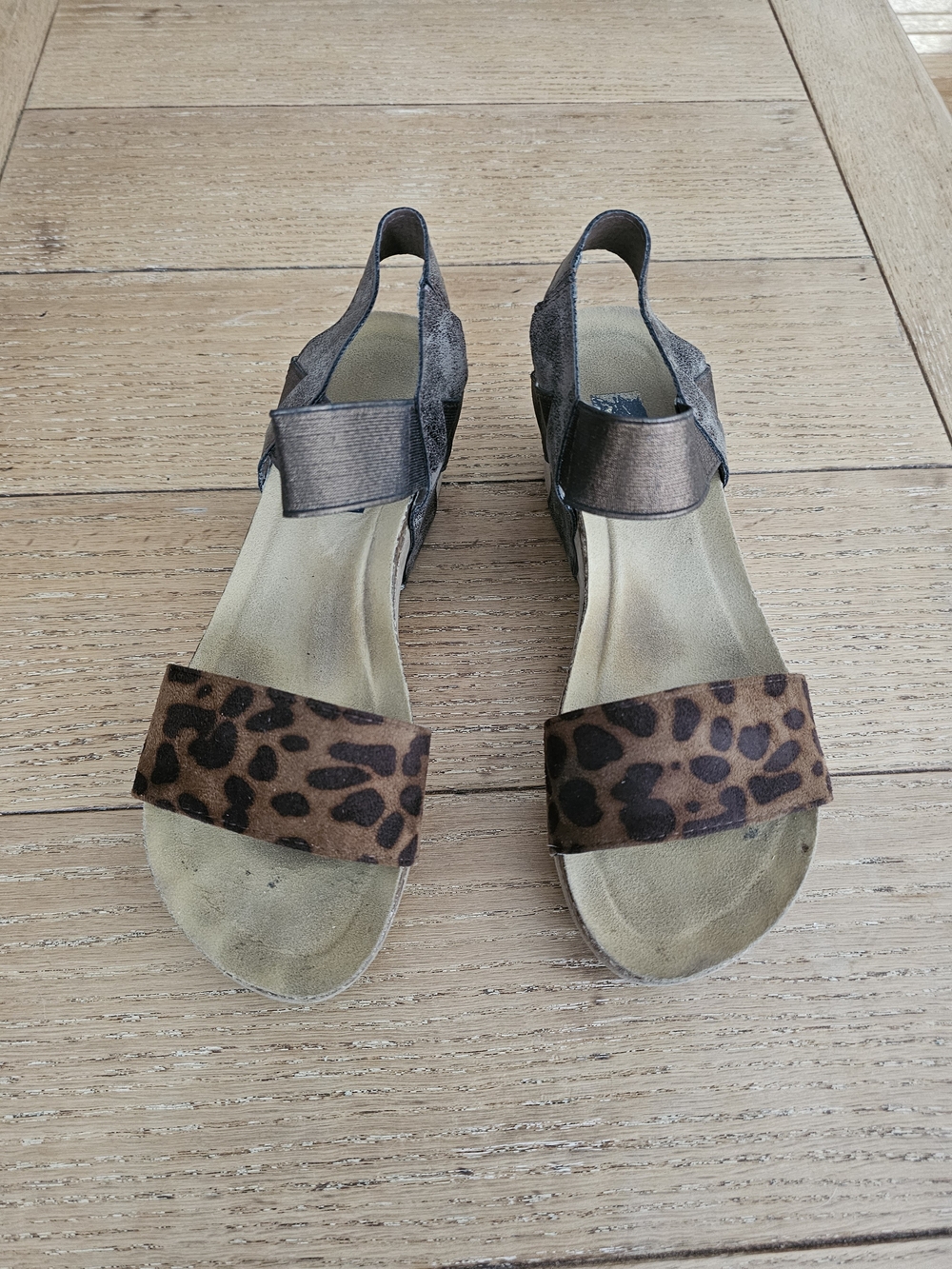 Natural Reflections Leopard Print Front Strap Sandals - Brown and Metallic